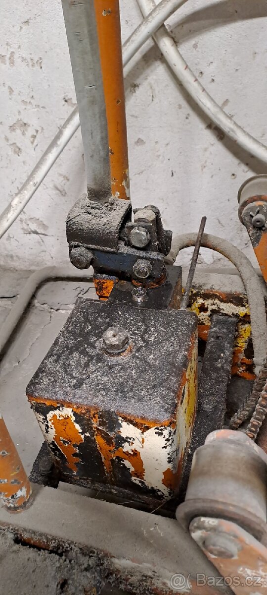 Koupim ruční hydraulickou pumpu