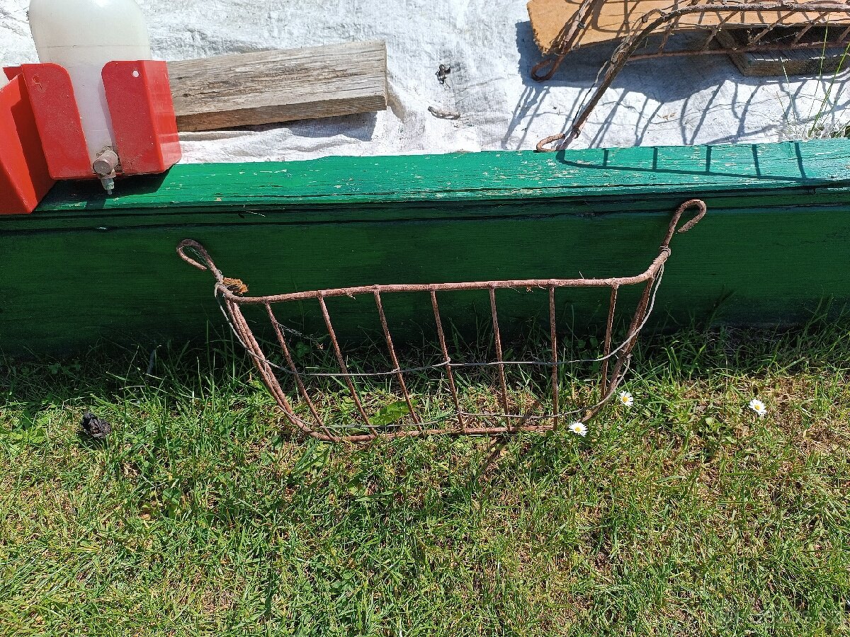 Krmítko na seno kovové, použité - vlastni odvoz