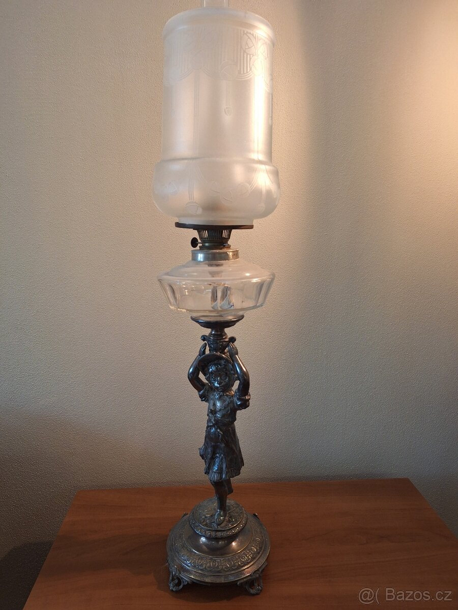 Petrolejová lampa - panenka