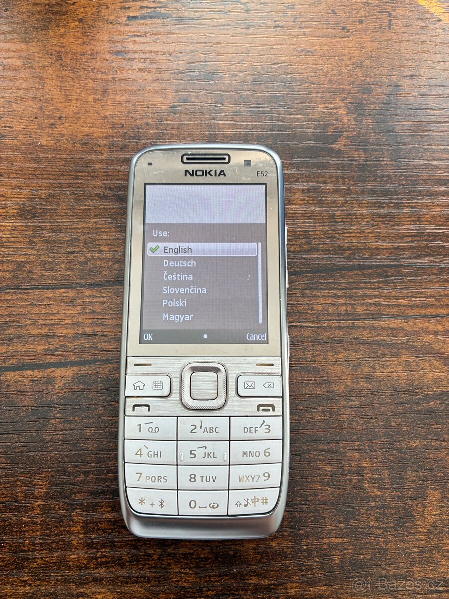 📱 Nokia E52 – perfektní stav