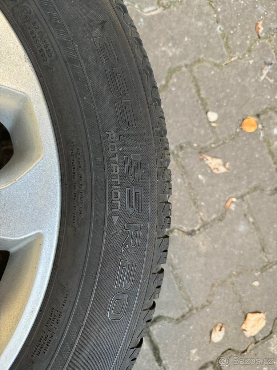 Prodam sadu zimnich pneumatik Nokian s disky pro Range Rover