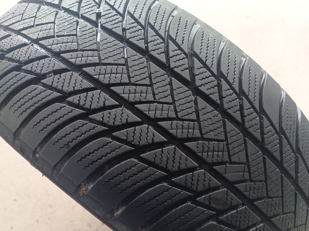 225/60 R17 BRIDGESTONE (2119)