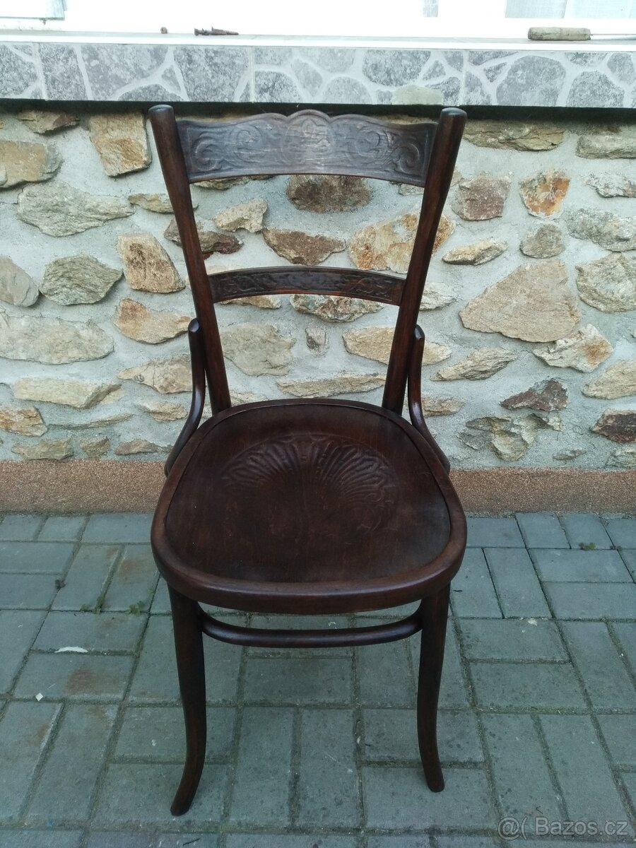 Židle Thonet, v porenovačním stavu.