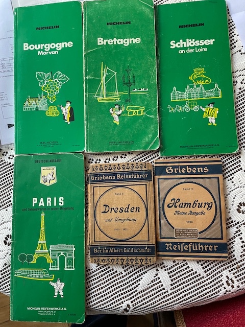 prodám turistické starší cizojazyčné průvodce