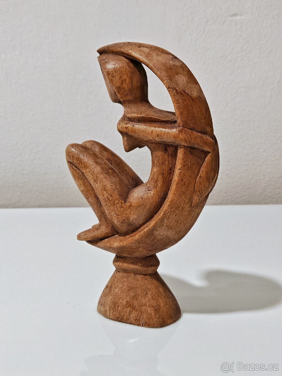 Stará dřevěná soška