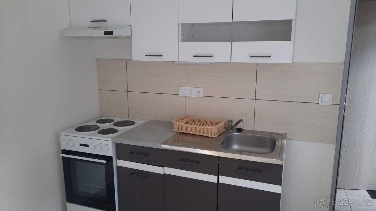 pronájem bytu 1+kk v přístavbě RD