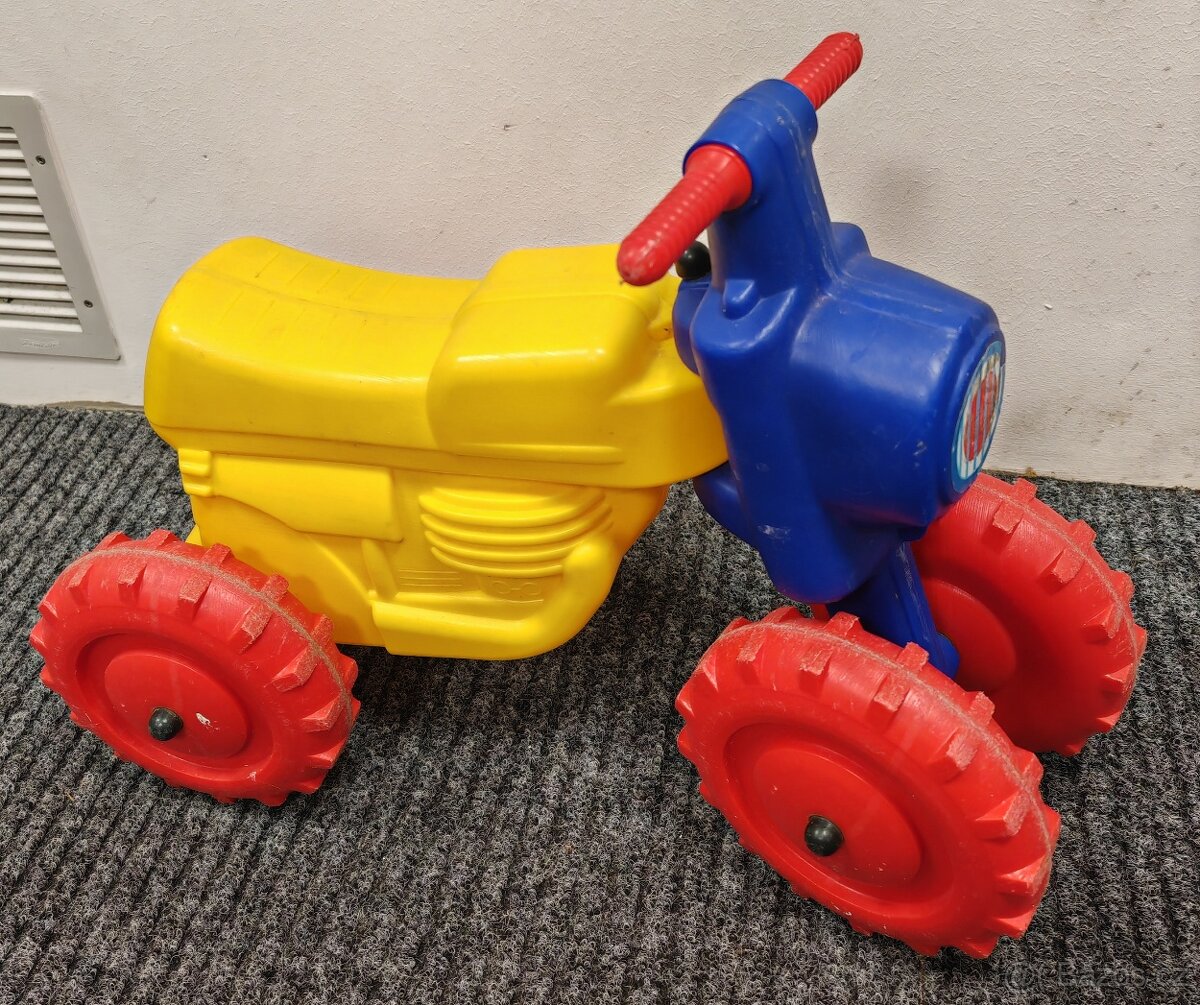 Plastové dětské odrážedlo