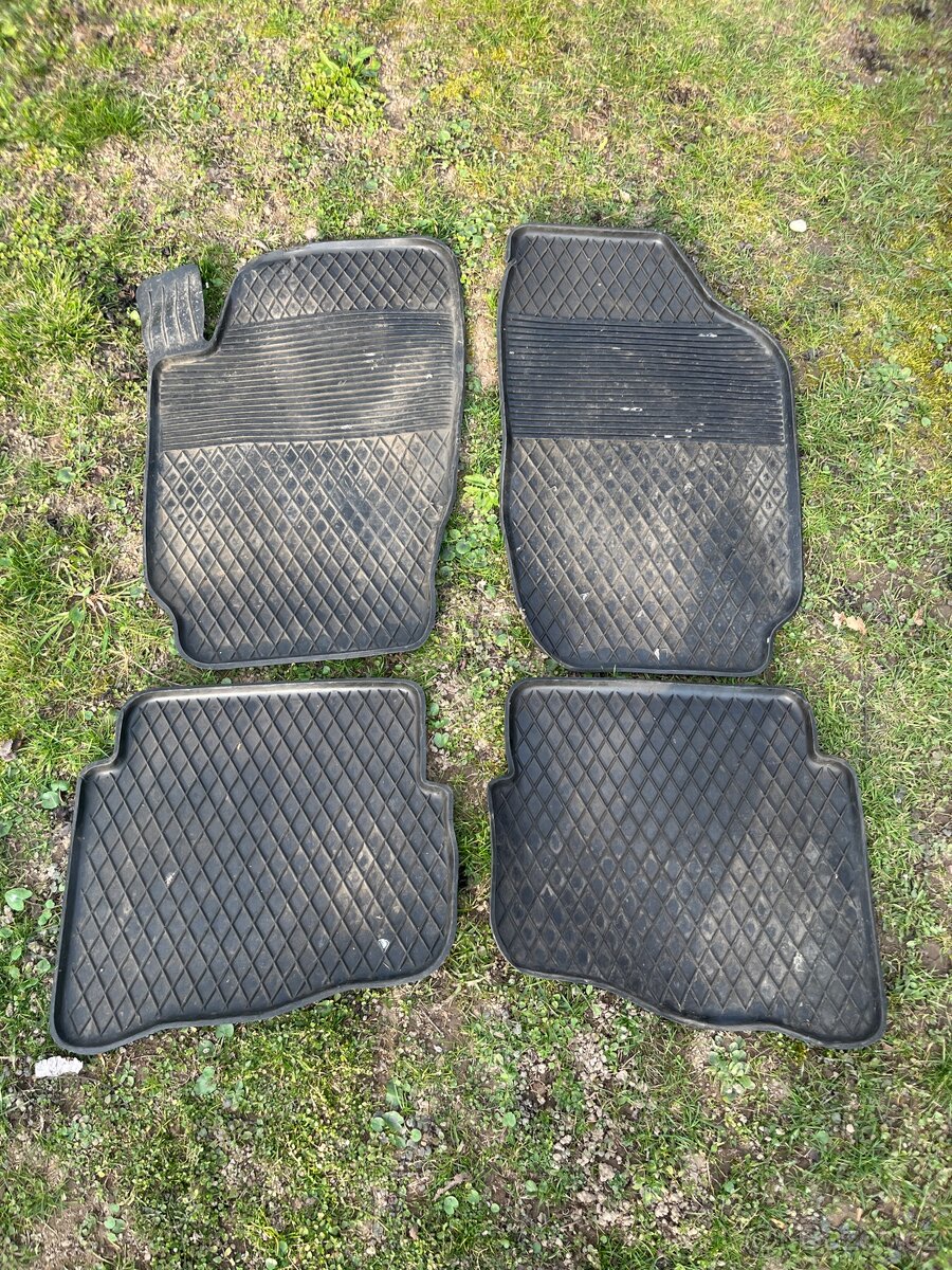 Gumové koberce Škoda Fabia 1