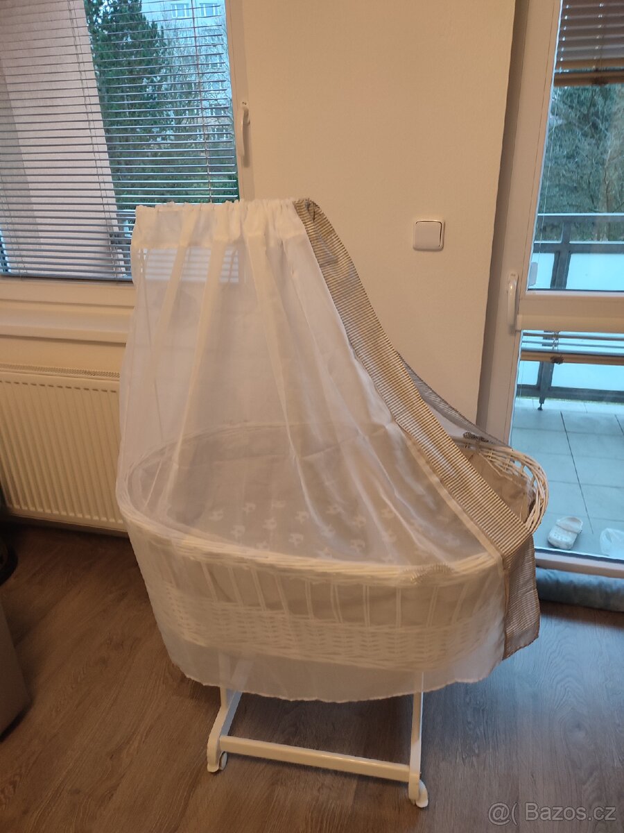 Proutena postylka na koleckach