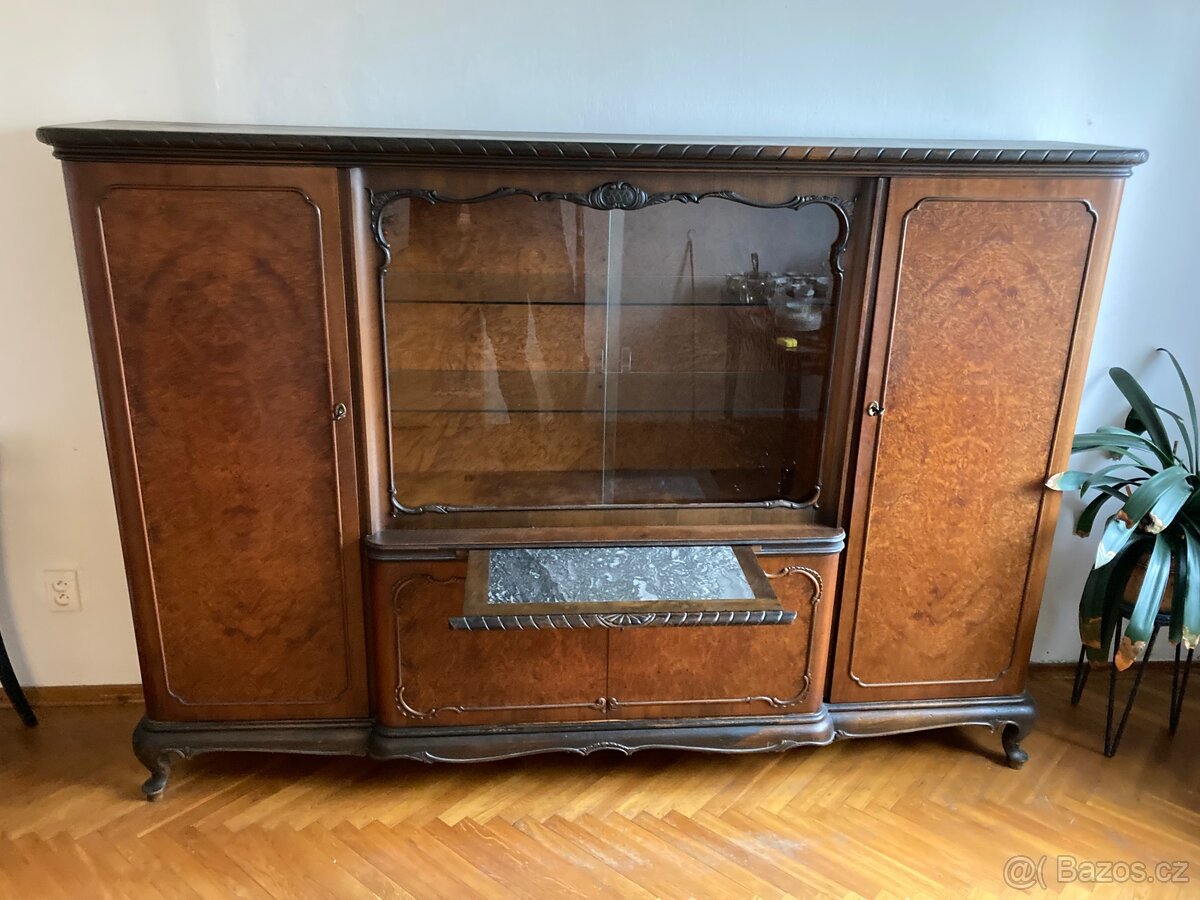 Kredenc / Příborník / Skříň