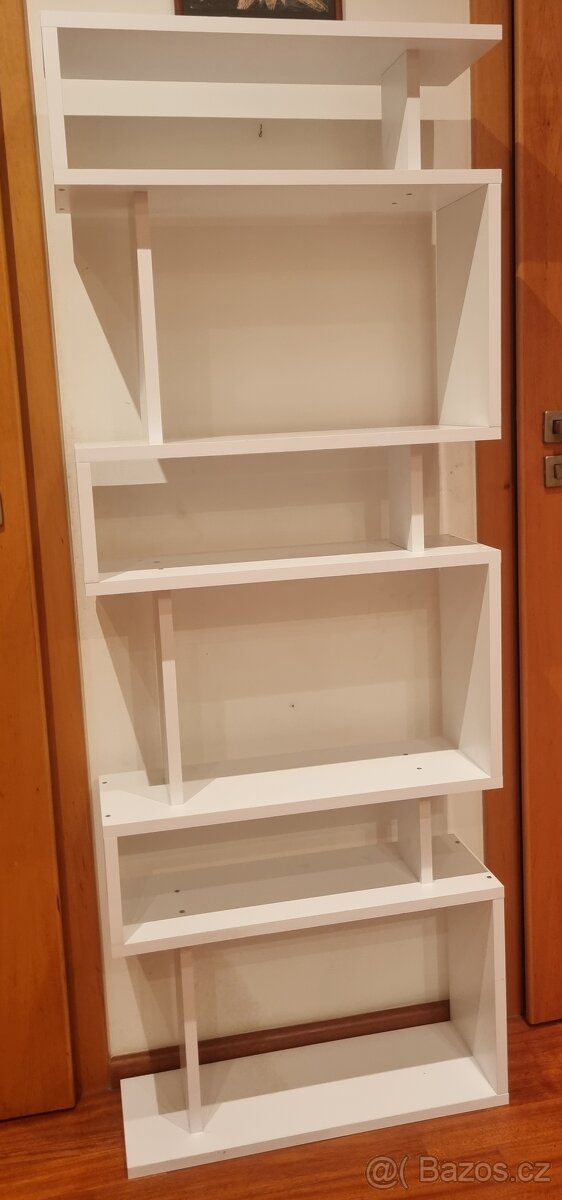 Bílá knihovna, regál