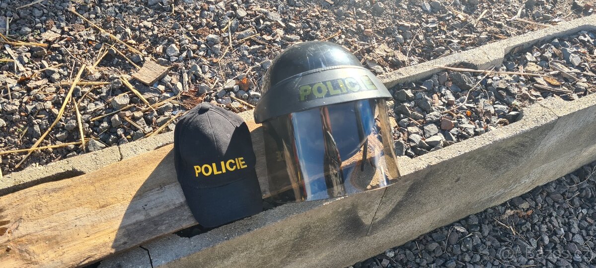 Policejní helma a čepice - policejní přilba