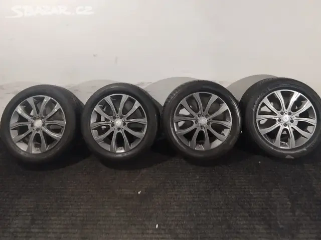 Mercedes Benz- pneu Michelin 8Jx19 ET56
