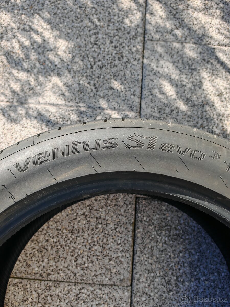 Pneu nové 255/45 R19