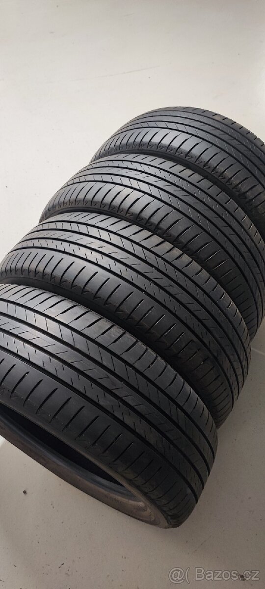 235/55/19 Bridgestone Alenza, DOT 2723, vzorek 8.2mm-7.5mm.