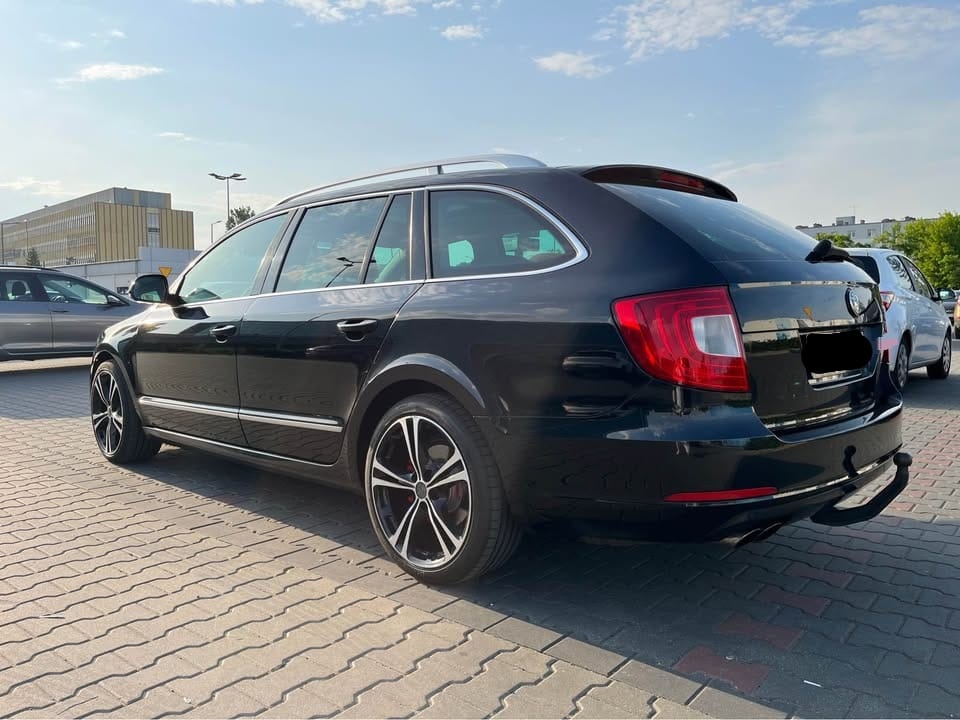 Škoda Superb combi 2.0 TDI 125 kw DSG. MAXIMÁLNÍ VÝBAVA