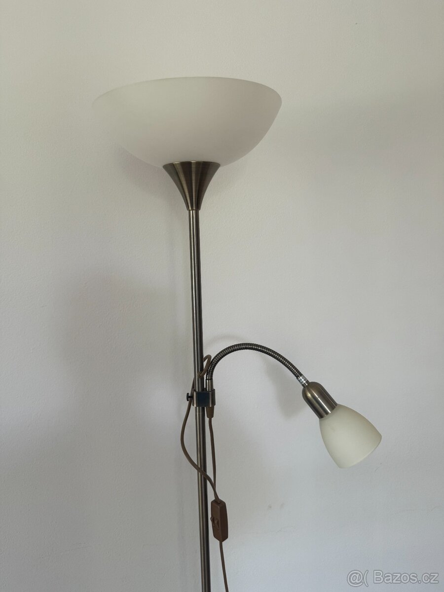Dvojitá mosazná stojací lampa