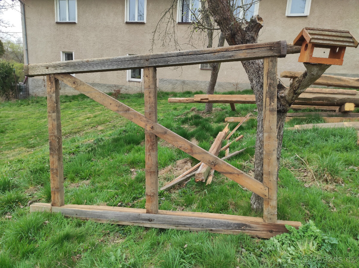 dvojkřídlá vrata ze staré stodoly 265 x 320 cm