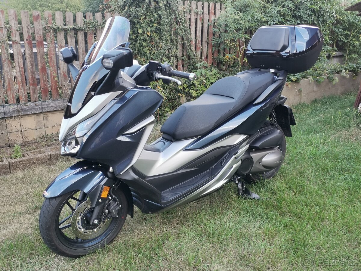 Honda Forza 300