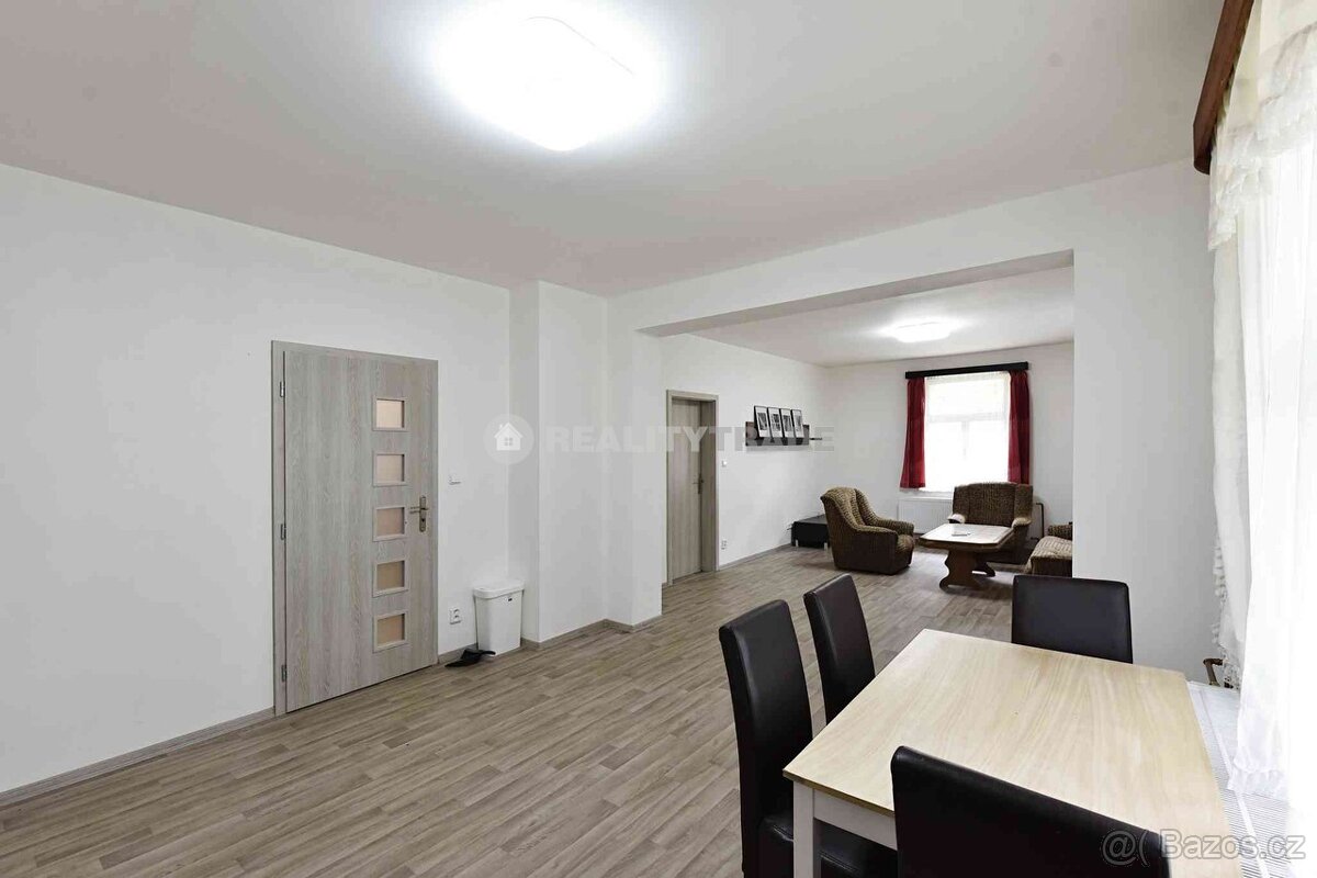 PRONÁJEM DOMU SE DVĚMA BYTY PO REKONST., 333 M2, NA POZEMKU