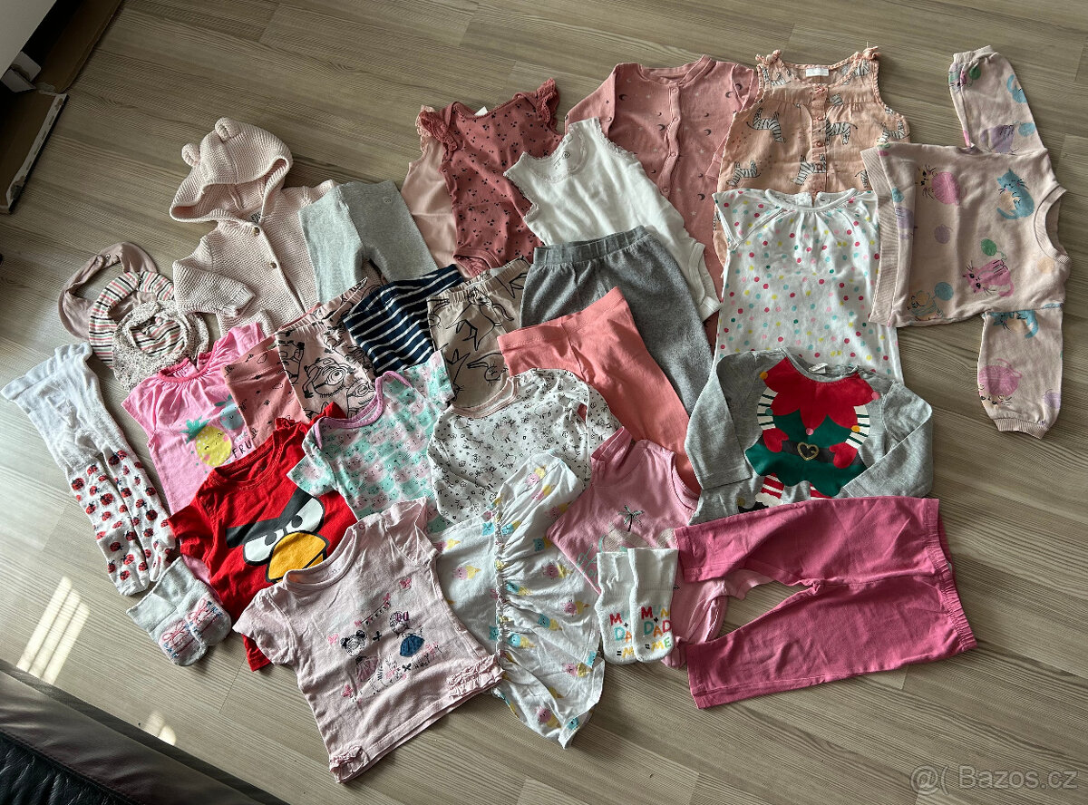 30 kusů oblečení pro holčičku 74/80