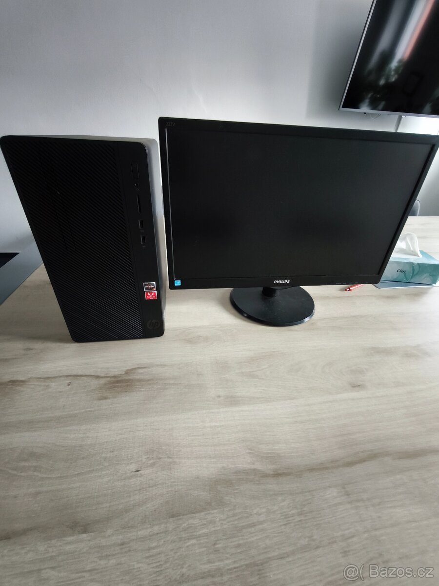 Stolní PC HP + monitor