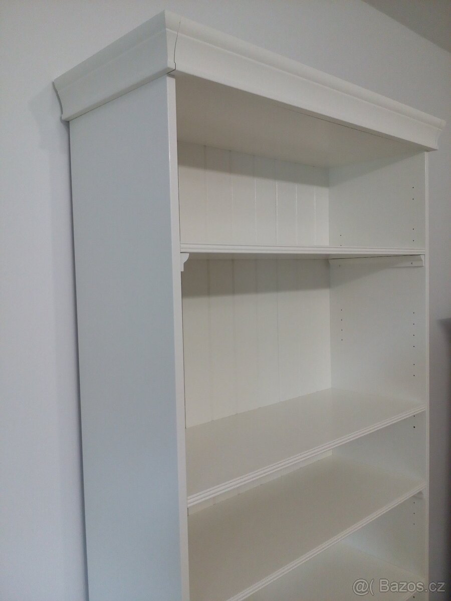 knihovna Ikea Liatorp