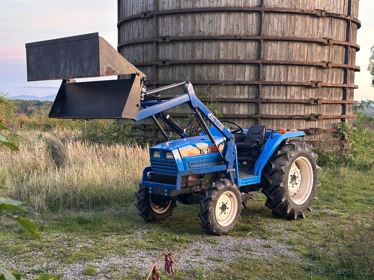 Traktor ISEKI TA317 + čelní nakladač s klapačkou