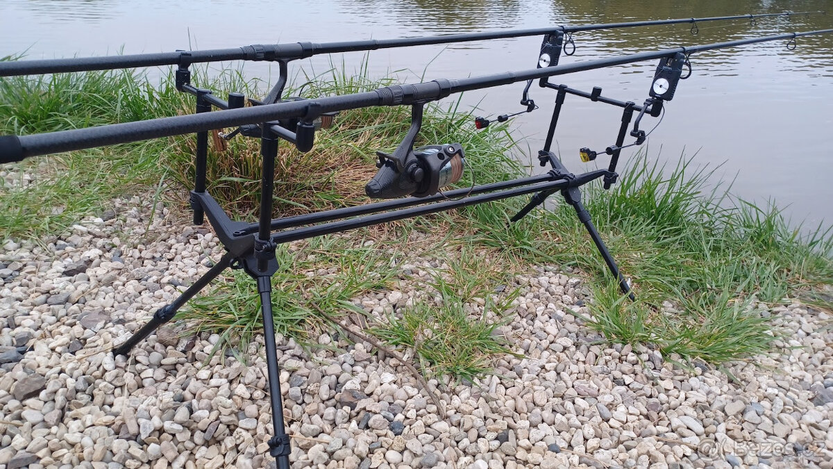 Stojan na pruty AVID CARP, výborný stav