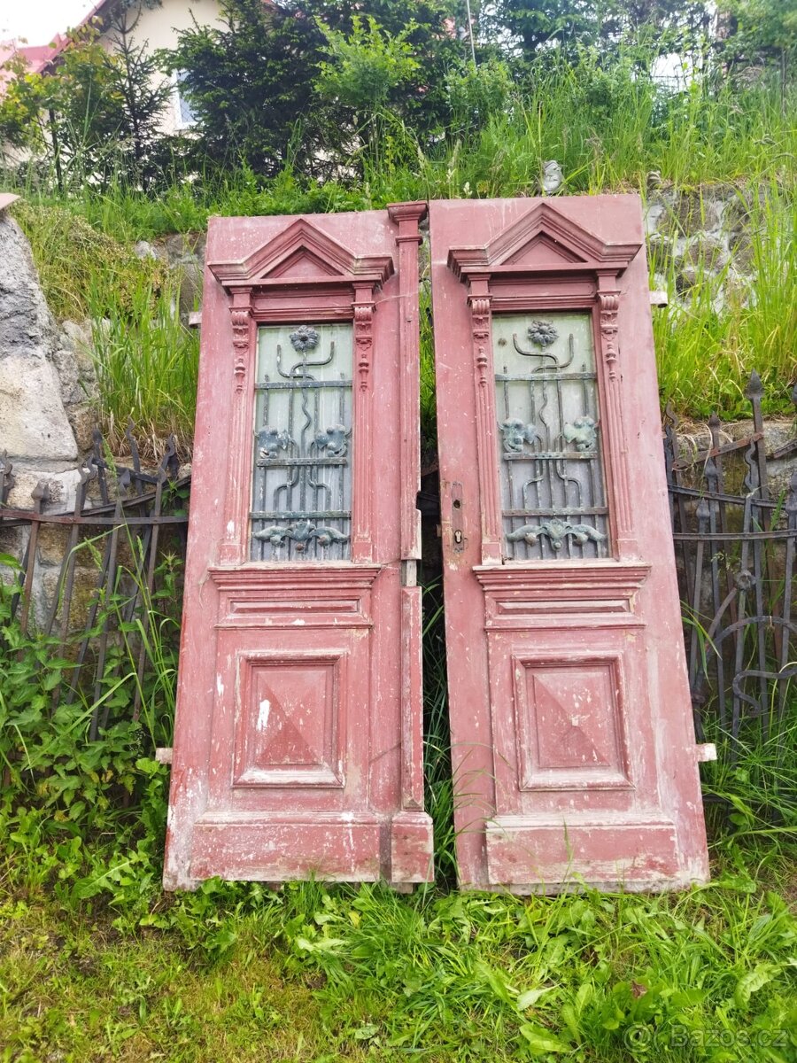 Starožitné vchodové dveře