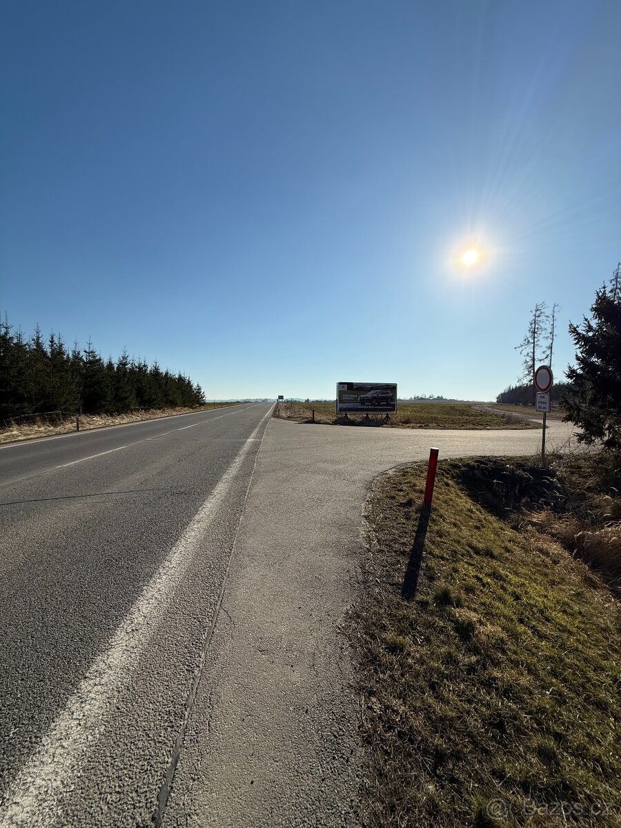 PARKOVIŠTĚproKARAVANING 300metrů od D1 EXIT119 VelkýBeranov