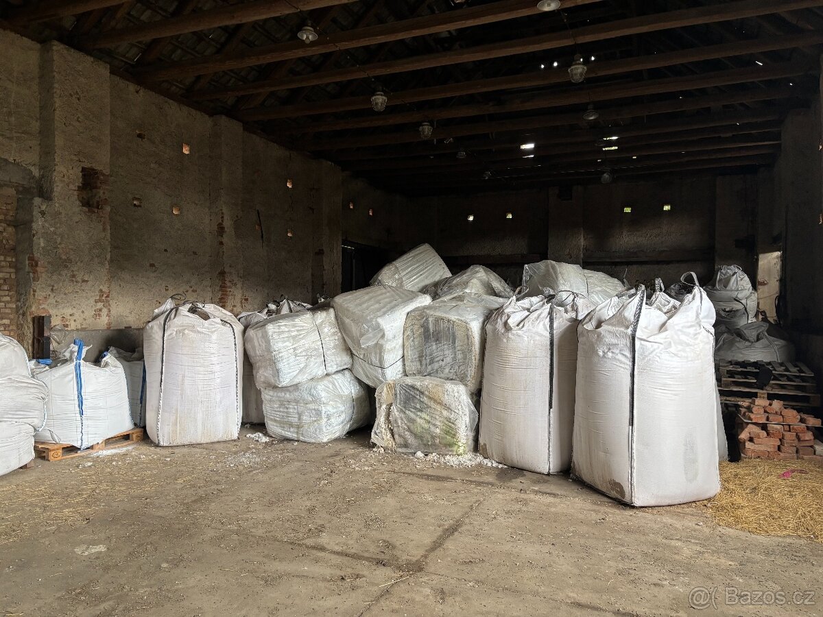 Vyklizeni objektu - skelna vata, plastova drt, vapenec