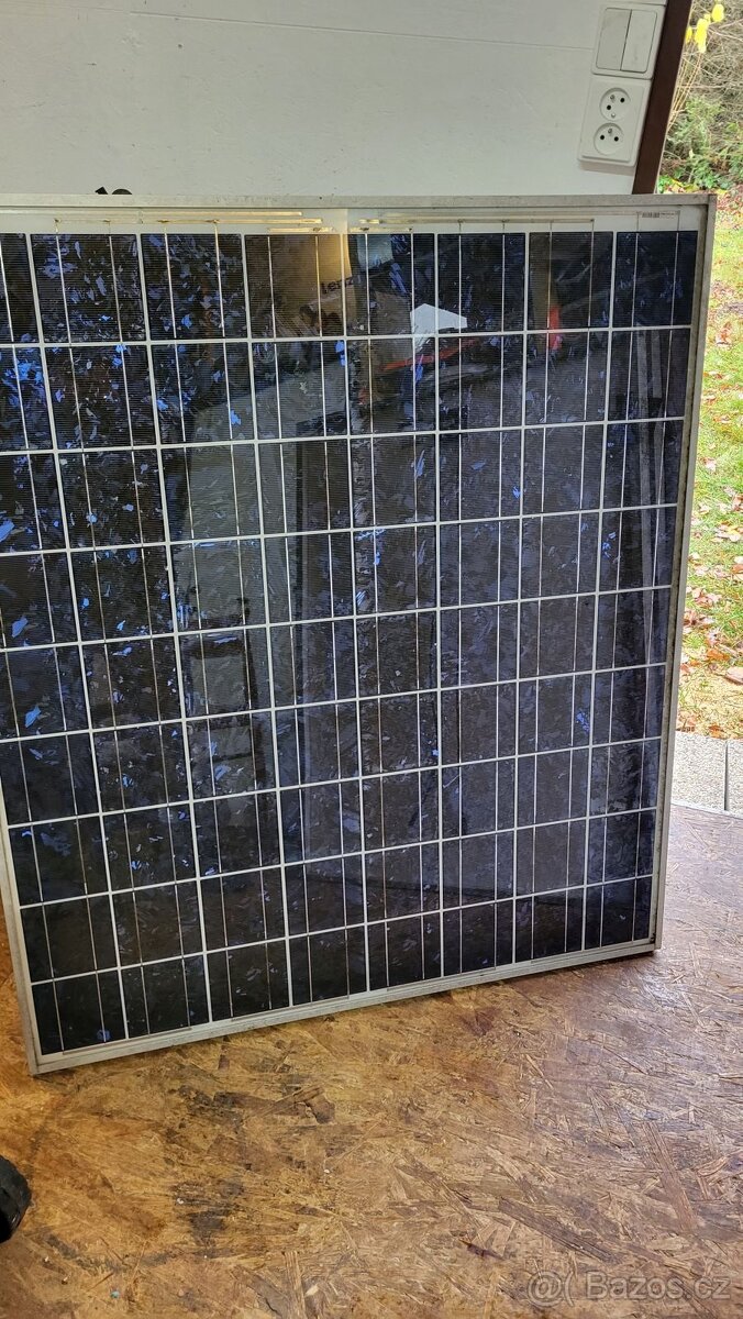 Fotovoltaické solární panely použité.