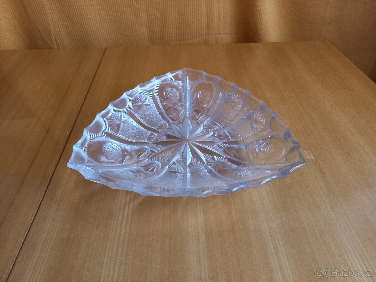 broušená mísa - trojúhelníkový tvar