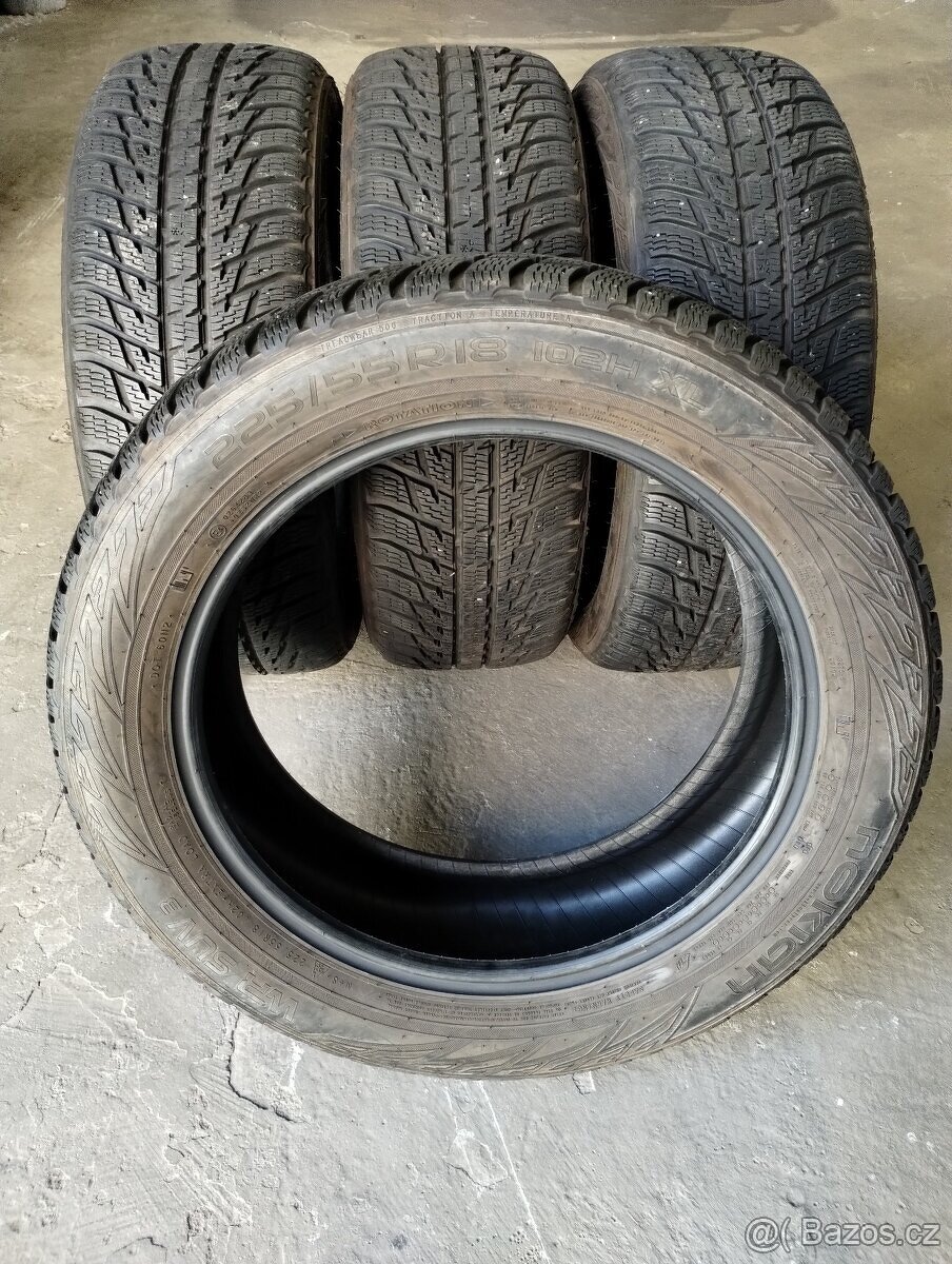 Zimní gumy různých velikostí a stáří