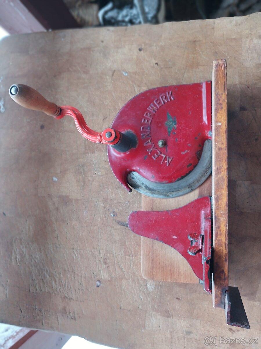 Starožitný litinový kráječ Alexanderwerk