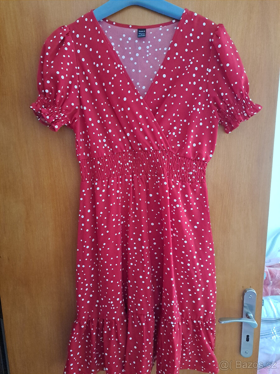 Červené tečkované šaty, veľkosť L.