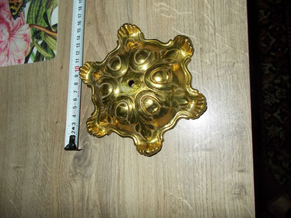 Mosazná rozeta k lustru