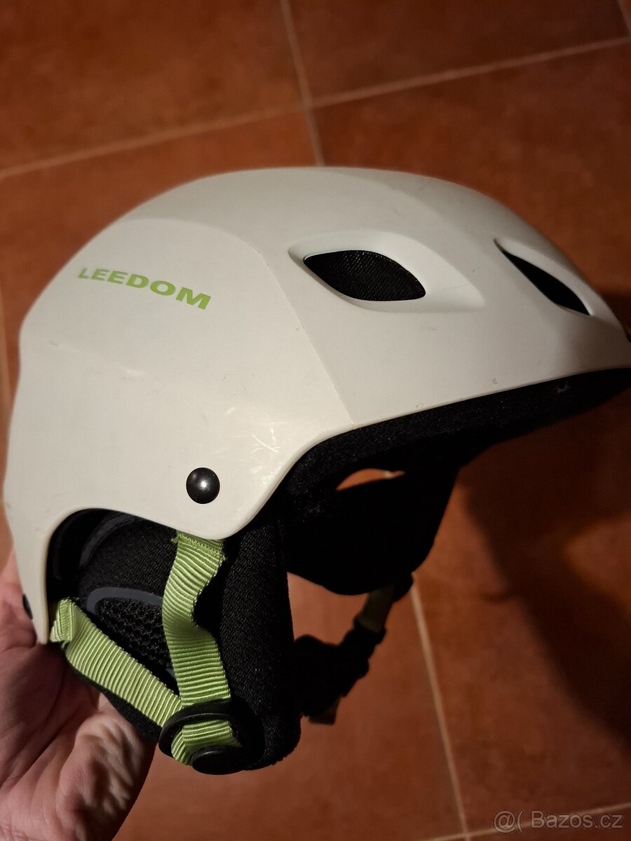 Lyžařská helma vel. L