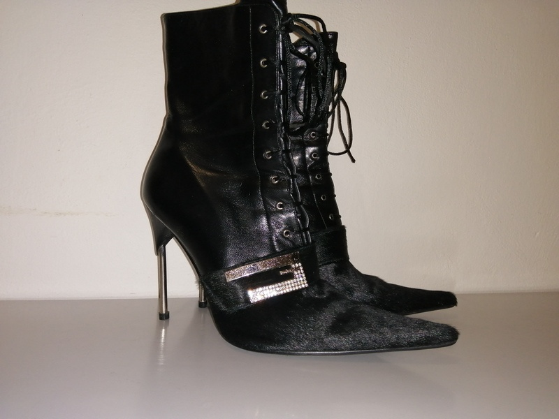 Kotníkové extravagantní boty