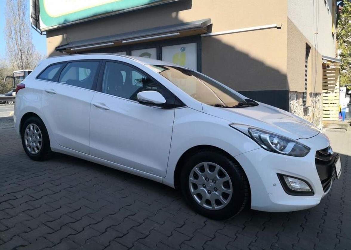 Hyundai i30 1.6-spotř.5,5l-KAMERA-KLIMA