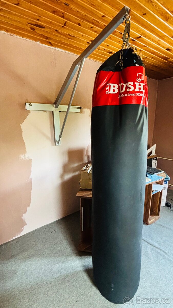 Boxovací pytel +držák na zeď