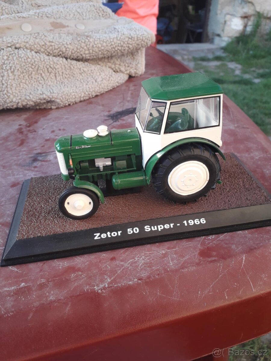 Staré retro autíčko, traktor ZETOR 50 SUPER-1966, měřítko 1: