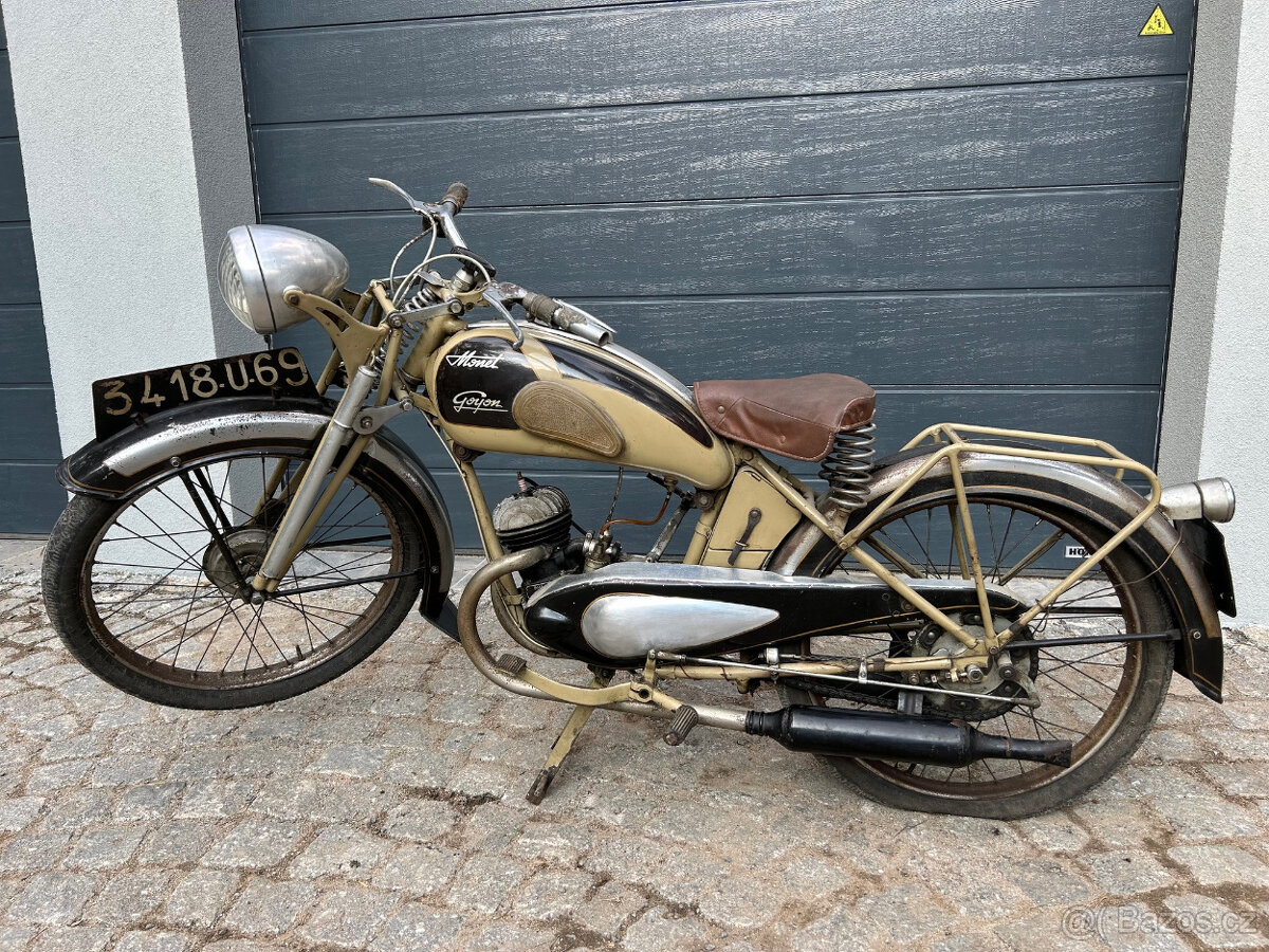 Motocykl Monet - Goyon