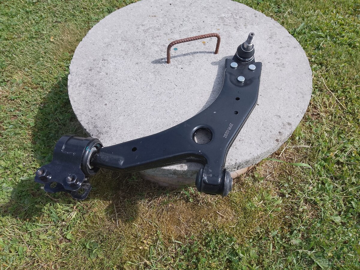 Levé přední rameno Ford Kuga MK1