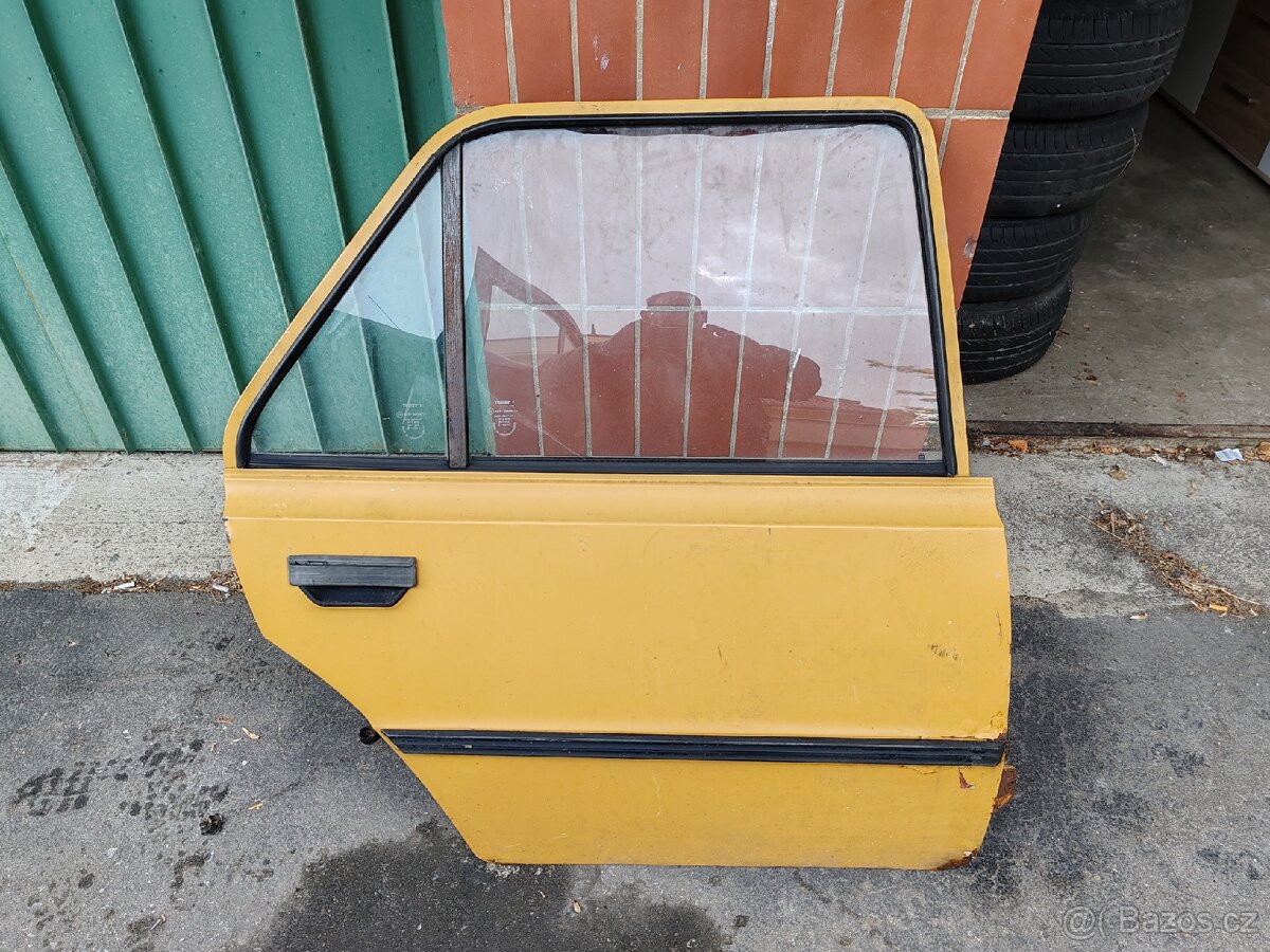 Zadní dveře na 105 120 Škoda
