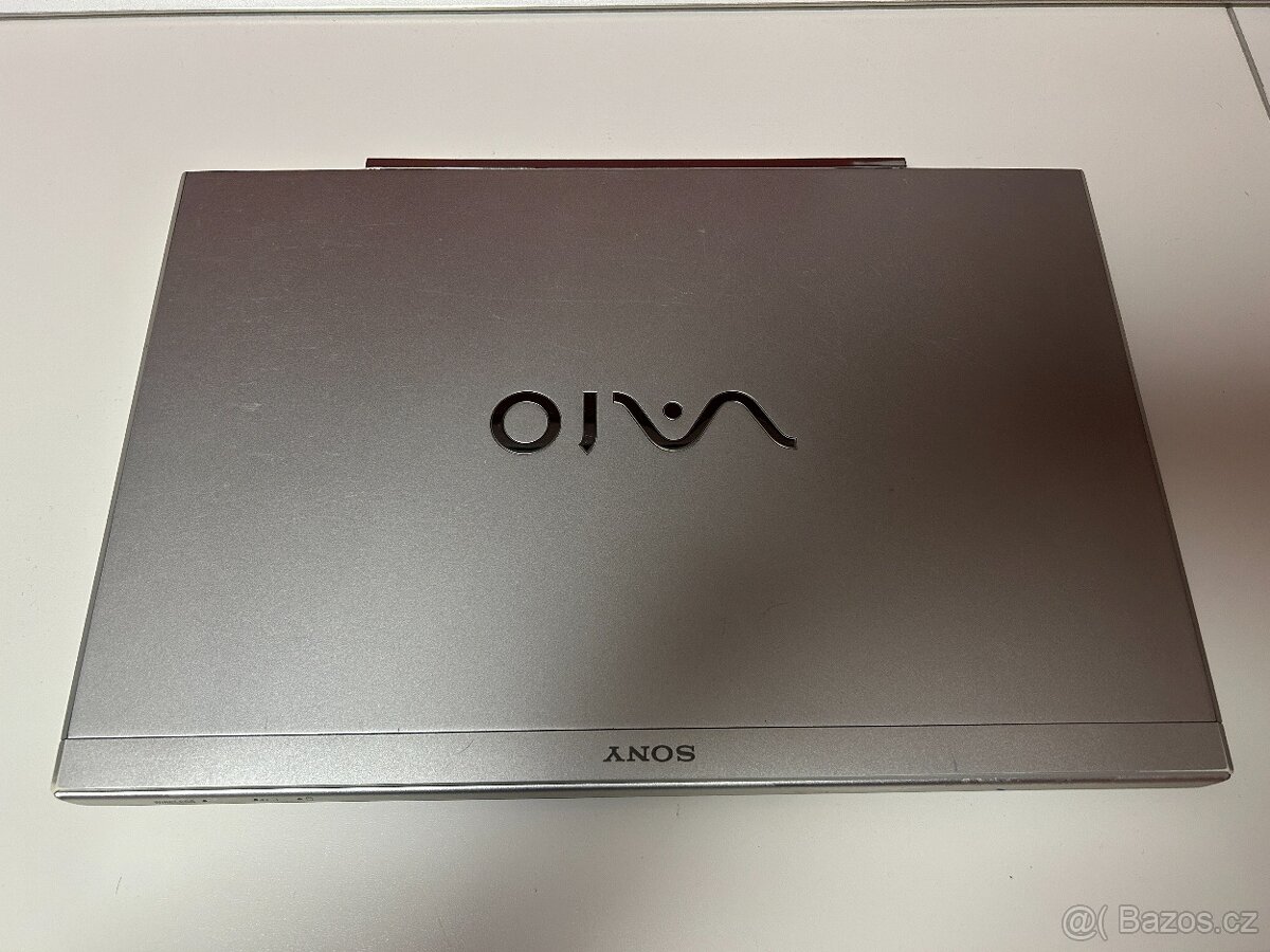 Sony VAIO SVE2V9E – stylový notebook s vadou