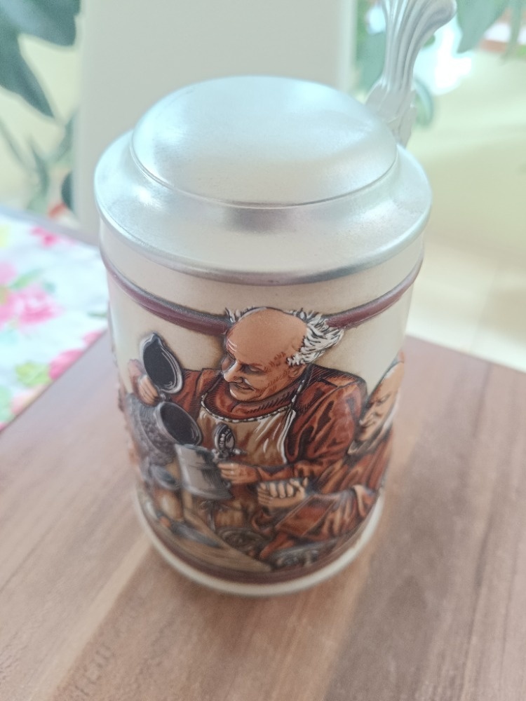 keramický korbel s víčkem