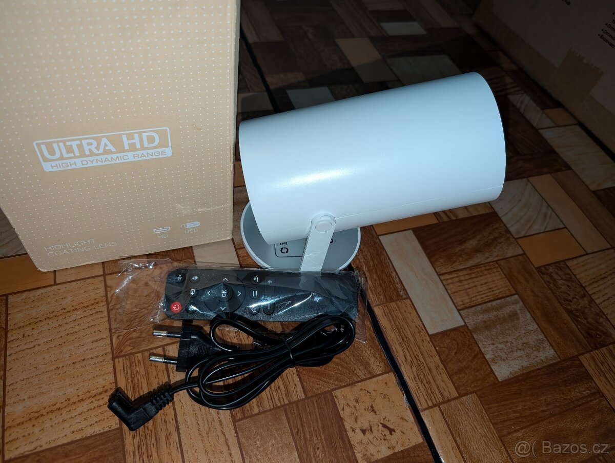 Mini Smart Projektor 4K s Android 1