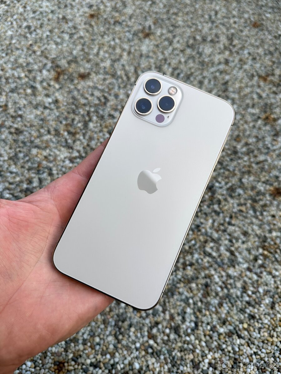 iPhone 12 pro - baterie 100%